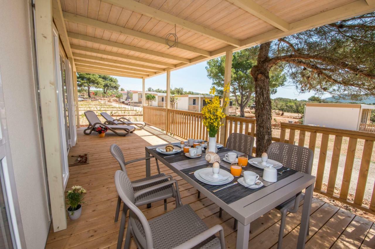 Mobile Homes At 2* Ugljan