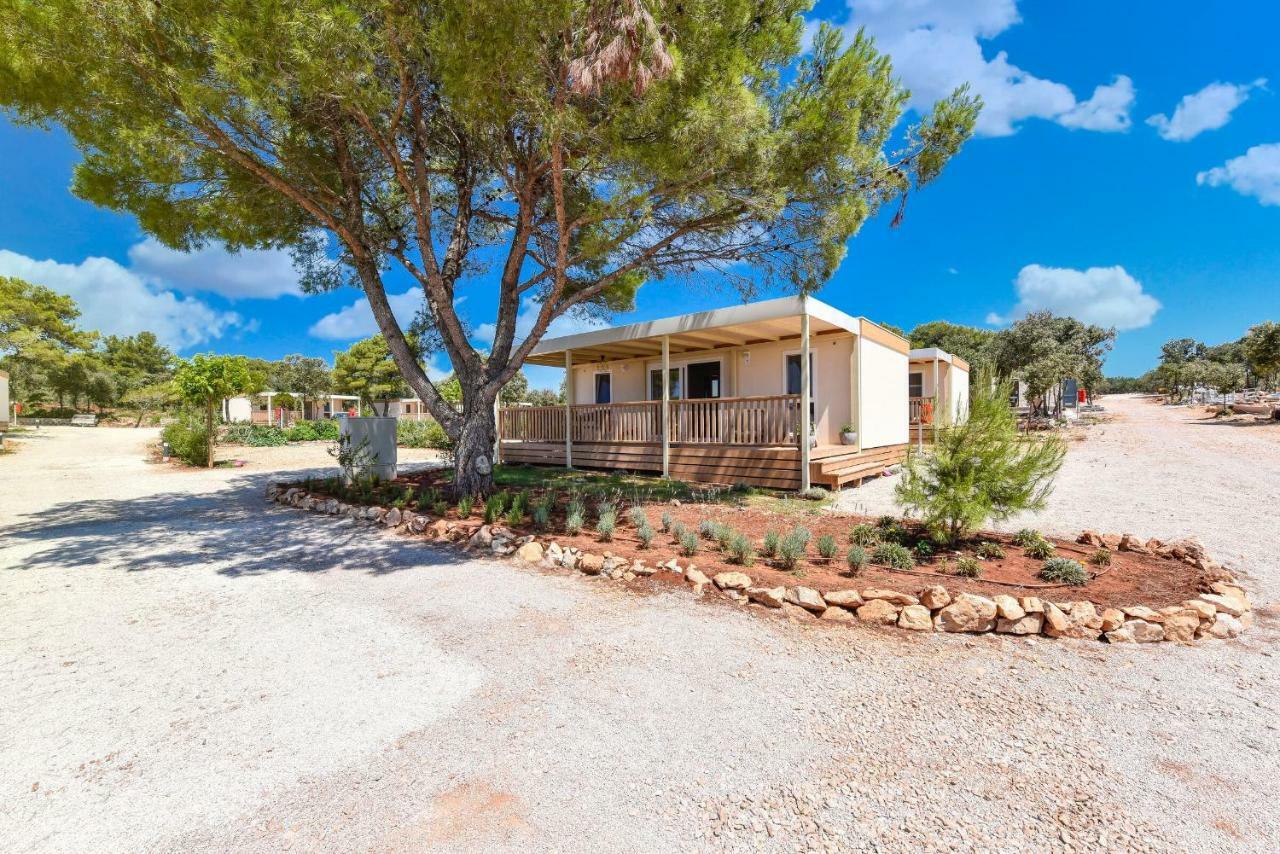Mobile Homes At 2*